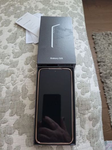 Samsung Galaxy S25  New