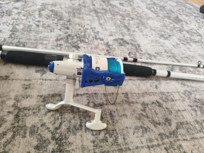 Mitchell Neuron Mackerel 300 fishing rod  with ocean lure