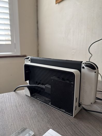 Nintendo switch OLED (White)