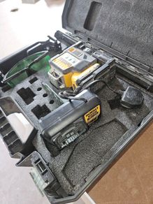 Dewalt 3 way self levelling Green Laser with Battery and case