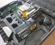 Dewalt 3 way self levelling Green Laser with Battery and case