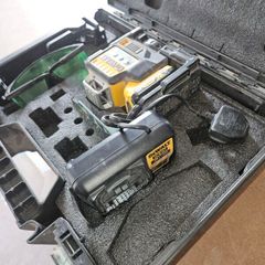 Dewalt 3 way self levelling Green Laser with Battery and case