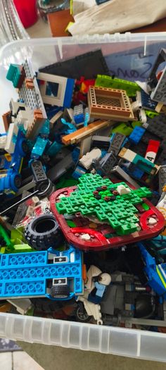 Box of random lego About 6 KG,