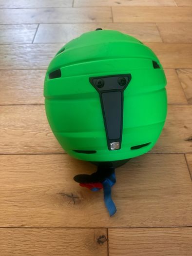Ski/Snowboard Helmet - suit teenager.