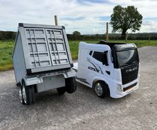 Ride-on electric container truck - white