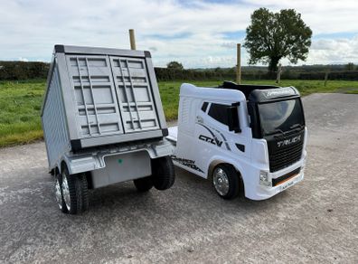 Ride-on electric container truck - white