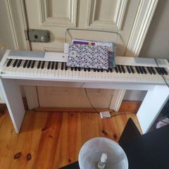 Full size 88 keyboard with stool and pedal 127x27.5 cm