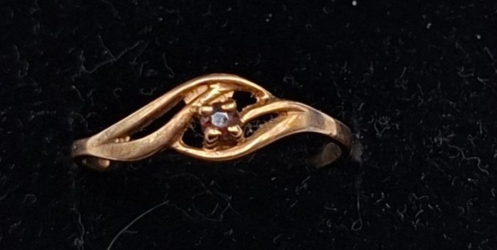 9ct yellow gold ring