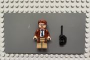lego super heroes sh0591 Commissioner Gordon minifigure- Reddish Brown Hair and Coat