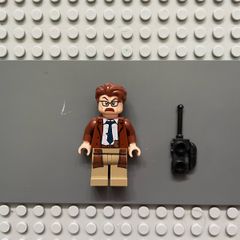 lego super heroes sh0591 Commissioner Gordon minifigure- Reddish Brown Hair and Coat