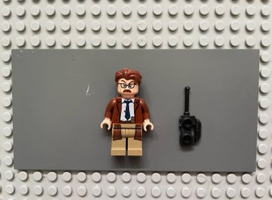 lego super heroes sh0591 Commissioner Gordon minifigure- Reddish Brown Hair and Coat
