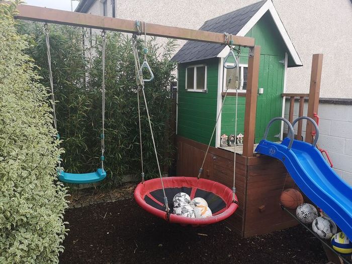 Kids tree house with storage