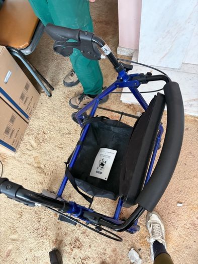 4-Wheel Rollator Walker with Padded Seat, Backrest & Storage Bag