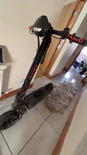 Kukirin g4 used like new all needs is front brake very good scooter