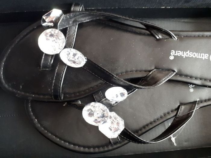 New black flip flip shoes