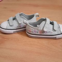 Converse Size 8 EU 24