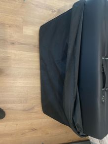 massage table