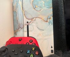 Custom Xbox Series X with 2 Controllers and 1 TB SSD