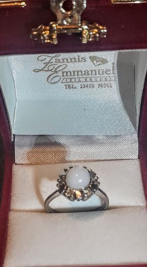 Beautiful sterling silver ring with moonstone