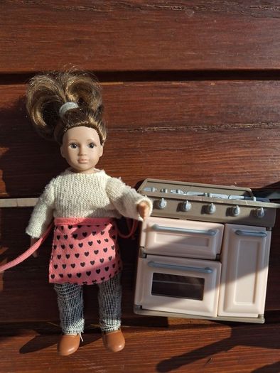 Lori doll and cooker