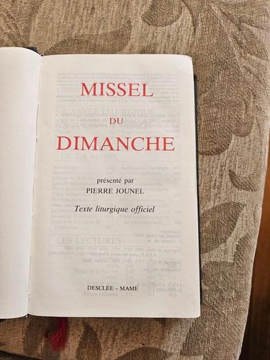Missel Du Dimanche. French Sunday Missal.  In Good Condition.  See Photos For Same.
