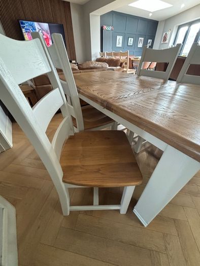 Extendable Oak dining table & 4 chairs