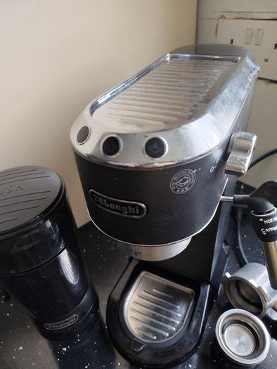 Delonghi Coffee machine and Coffee grinder