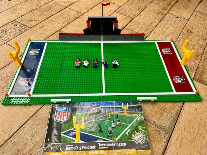 OYO Sports NFL Full Field Building Block Set