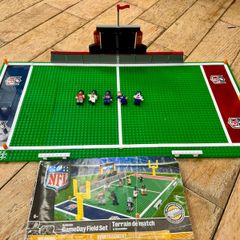 OYO Sports NFL Full Field Building Block Set