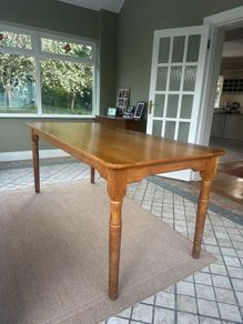 Traditional Solid Oak Dining Table