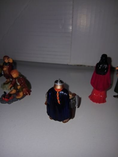 Lord of the Rings Minifigures - Lego scale