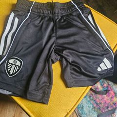 leeds united shorts 5 - 6yr old