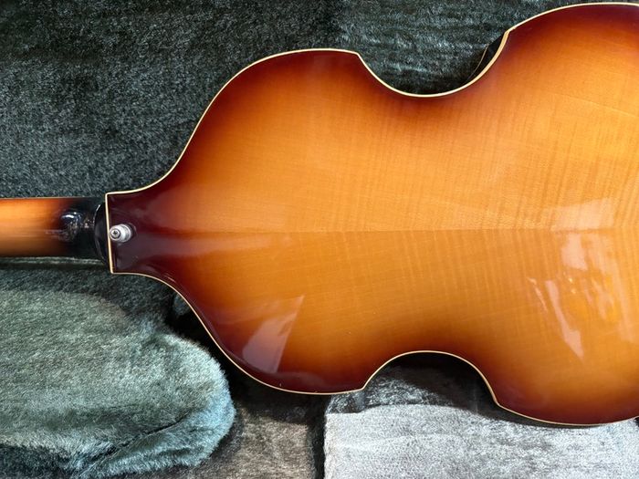 Greco VB-500 Violin Bass Sunburst 1983