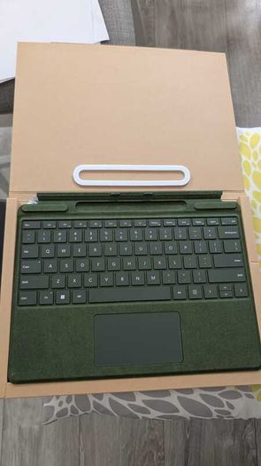 Microsoft Surface Pro Signature Keyboard (Forest Green, US QWERTY, Slim Pen 2 Slot, Unused)