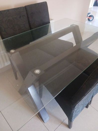 table and chairs