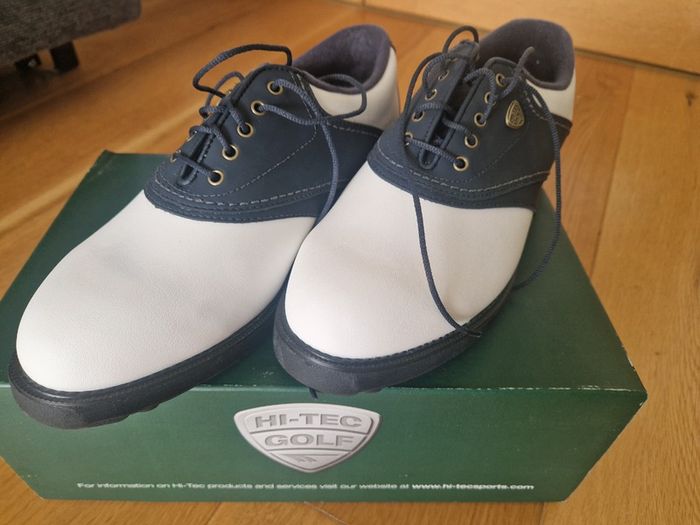 Ladies golf shoes size 6 (new)