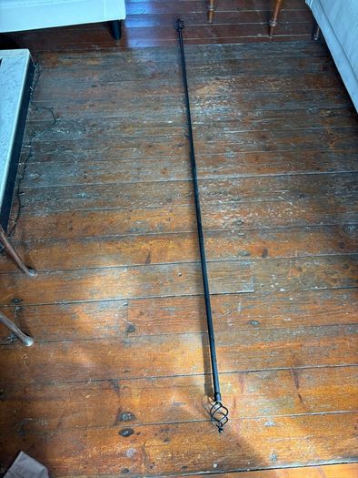 Black Metal Extendable Curtain Pole