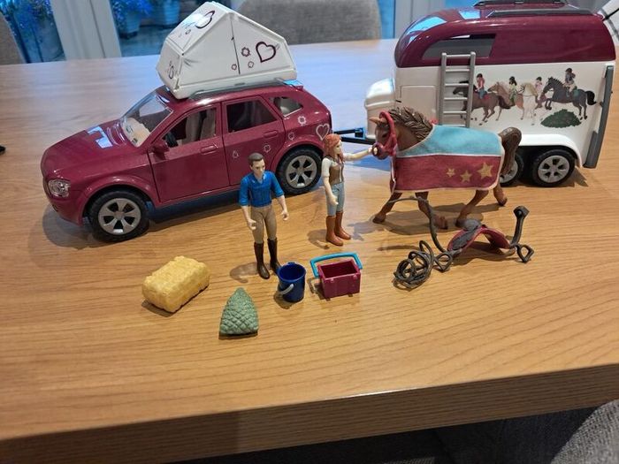 Schleich car and trailer