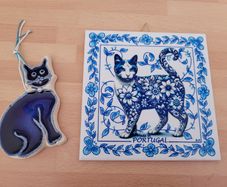 Ceramic cat ornament and tile blue / white