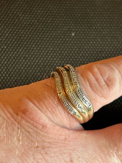 Ladies 9ct Gold Diamond Ring yellow white and rose gold top