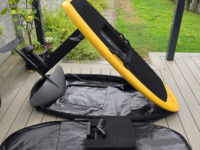 Lift Foils LIFT5 Cruiser 5'4" eFoil Board Set Sun Kissed - Gen5 Full Range Battery - Like New