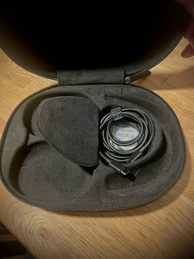 Bower & Wilkins px8 pro wireless headphones