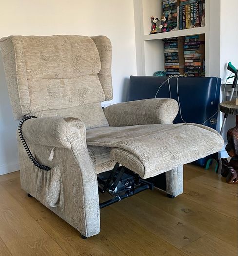 Electric reclining chair