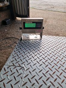 Platform weighing scales