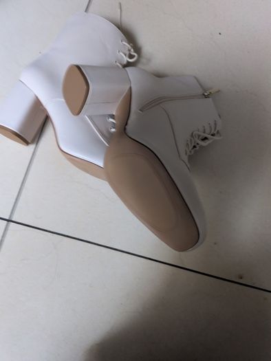Stradivarius Cream Ankle Boots.  S.39-6.  B.N.W.T.