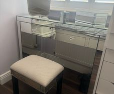 Mirrored dressing table