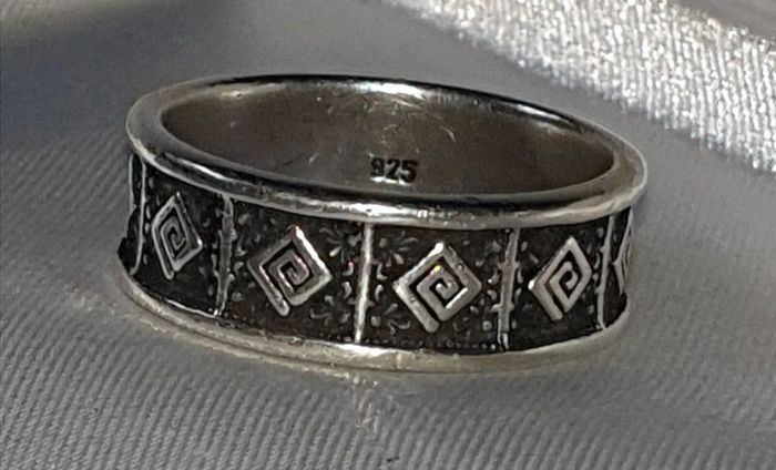 Pristine Vintage Sterling Silver Band Ring