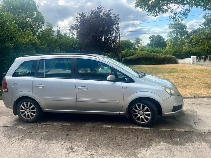 Opel Zafira (7 seater)