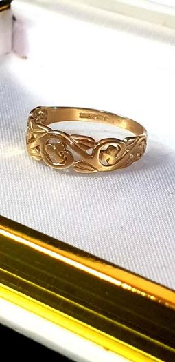 Vintage Hallmarked 9ct Gold 'Clover' Wedding Band