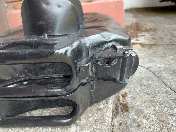 Not too sure what this is, looks like some sort of DRY ICE FOG Light Box